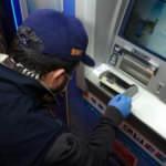 ATM'nin i&ccedil;inde gizli kameralı d&uuml;zenek ele ge&ccedil;ti