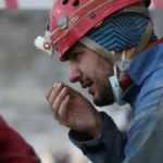 İzmir'de yürekleri dağlayan an! Göz yaşları sel oldu...