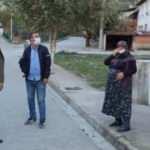 Kaymakam mahalle mahalle gezip vir&uuml;s i&ccedil;in uyardı