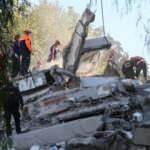 Son dakika haberi: İzmir'de enkazdan 2 kişi daha çıkarıldı