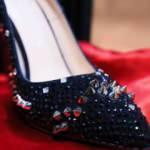 Taş süslemeli kadın ayakkabısı, 104 bin TL'ye satıldı