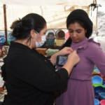 Ceyhan&rsquo;da kadınlara pembe kurdele dağıtıldı