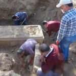 Definecilerin kazdığı yerden 2 bin 500 yıllık tarih &ccedil;ıktı