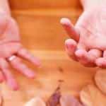 El titremesi neden olur? Genç yaşta el titremesi hangi hastalığın habercisidir?