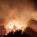 Otluk alanda &ccedil;ıkan ve sera ile evleri tehdit eden yangın s&ouml;nd&uuml;r&uuml;ld&uuml;