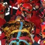 Son dakika: İzmir'de mucize kurtuluş: 58. saatte bir kişi canlı &ccedil;ıkarıldı