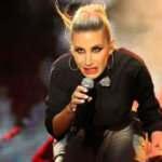 &Uuml;nl&uuml; şarkıcı koronavir&uuml;se yakalandı!