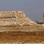 Van G&ouml;l&uuml; &ccedil;ekilince tarihi Erciş Kalesi ortaya &ccedil;ıktı