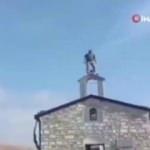 Azerbaycanlı asker kilisede ezan okudu