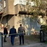 Kayınpeder dehşeti! Torunlarının &ouml;n&uuml;nde gelinini vurup...