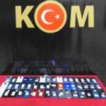 Gaziantep'te g&uuml;mr&uuml;k ka&ccedil;ağı 49 cep telefonu ele ge&ccedil;irildi
