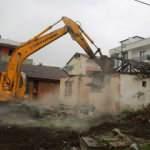 Marmara Depremi'nin 'merkez &uuml;ss&uuml;'nde hasarlı binalar yıkılıyor