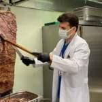 Pandemi hastanesinin sağlık kahramanlarına iyileşen Covid hastasından döner ikramı