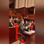 Akbaşoğlu paylaştı! Meclis'in masalarını böyle yumrukladılar