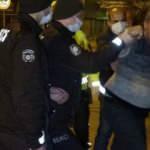 Alkoll&uuml; yakalandı, &lsquo;alkol kullanmıyorum&rsquo; diyerek gazetecilere saldırdı