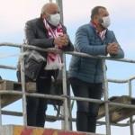 Başkan takımının ma&ccedil;ını vin&ccedil; &uuml;st&uuml;nde izledi