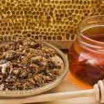 Kuru öksürüğe birebir karışım! Bal ve propolisi birlikte tüketin