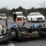 &Ouml;nce yayaya, ardından motosikletten d&uuml;ş&uuml;p bariyere &ccedil;arpan s&uuml;r&uuml;c&uuml; &ouml;ld&uuml;