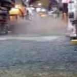 Kapalı&ccedil;arşı'da hareketli anlar! Su borusu patlayınca...