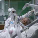 Korona atlatan doktor uyardı: 'Dün negatif çıkanın bugün pozitif çıkmayacağının garantisi yok!'