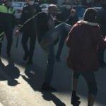Maske takmayan şahıs kimlik soran polise bıçak çekti