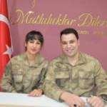 Asker &ccedil;ift, &uuml;niformalarıyla d&uuml;nyaevine girdi