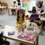 Ana okulu öğrencileri Doğu ve Güneydoğu Anadolu bölgesindeki çocuklar için atkı örüyor