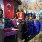Türk askerinden Afgan yetimlere kıyafet yardımı