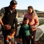 Çocukları çilek seviyor diye şehir hayatını bırakıp çiftçiliğe yöneldiler!