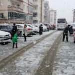 İzmir’de kar sevinci