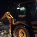 Kar yağışını izlemek için gittikleri yerde mahsur kaldılar