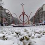 Son dakika... Kar yağışı etkisini arttırıyor. Sultangazi g&uuml;ne beyaz &ouml;rt&uuml; ile uyandı