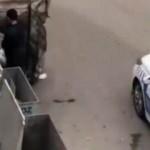 Trafik polisleri, kumanyalarını kağıt toplayıcısına verdi