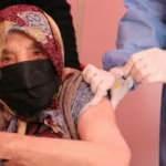103 yaşındaki Rukiye nineye koronavirüs aşısı yapıldı