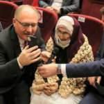 96 yaşındaki Fermude nine, telefonla Bakan Sel&ccedil;uk&rsquo;la g&ouml;r&uuml;şt&uuml;