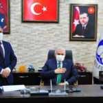 Binali Yıldırım, Manisa Valisi Karadeniz'i ziyaret etti