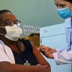 Brezilya&rsquo;da ilk Covid-19 aşısı siyahi hemşireye yapıldı