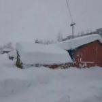 Siz İstanbul'a yağana kar mı diyorsunuz? Bu şehirde evler kara gömüldü...