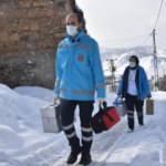 Bitlis'te Evde Bakım Hizmetleri ekipleri, karlı yolları aşıp hastalara ulaşıyor