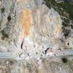  Antalya-Mersin karayolu heyelan nedeniyle trafiğe kapandı