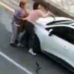 Gen&ccedil; kadın elinde bı&ccedil;akla ter&ouml;r estirdi