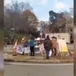 Kabe &uuml;zerinden yapılan &ccedil;irkin provokasyona tepki yağıyor! 4 kişi g&ouml;zaltına alındı