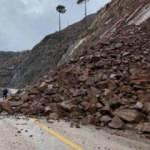 Kayseri'deki heyelan yolu kapattı