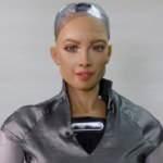 Robot Sophia pandemi nedeniyle seri &uuml;retime ge&ccedil;iyor