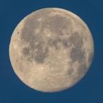 Van'da sabah saatlerinde dolunayın karlı tepelerin arkasından vedası böyle görüntülendi