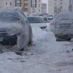 Y&uuml;ksekova buz kesti; ara&ccedil;lara naylon, battaniye &ouml;rt&uuml;ld&uuml;