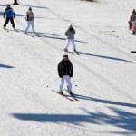 Güneşli havanın keyfini Cıbıltepe'de kayak yaparak çıkardılar!