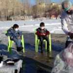 Muhtar y&uuml;z y&uuml;ze eğitim &ouml;ncesi, evleri dolaşıp &ccedil;ocukları tıraş ettirdi