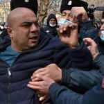 Ermenistan ordusu Paşinyan'ı istifaya çağırdı! Sokaklar karıştı...	