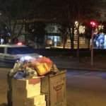 Maltepe'de grev nedeniyle toplanmayan çöpler sokaklarda birikti